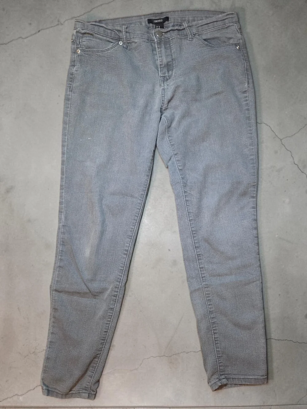 Forever 21 Women's Grey Skinny Jeans (Size 30  Inseam 28) **